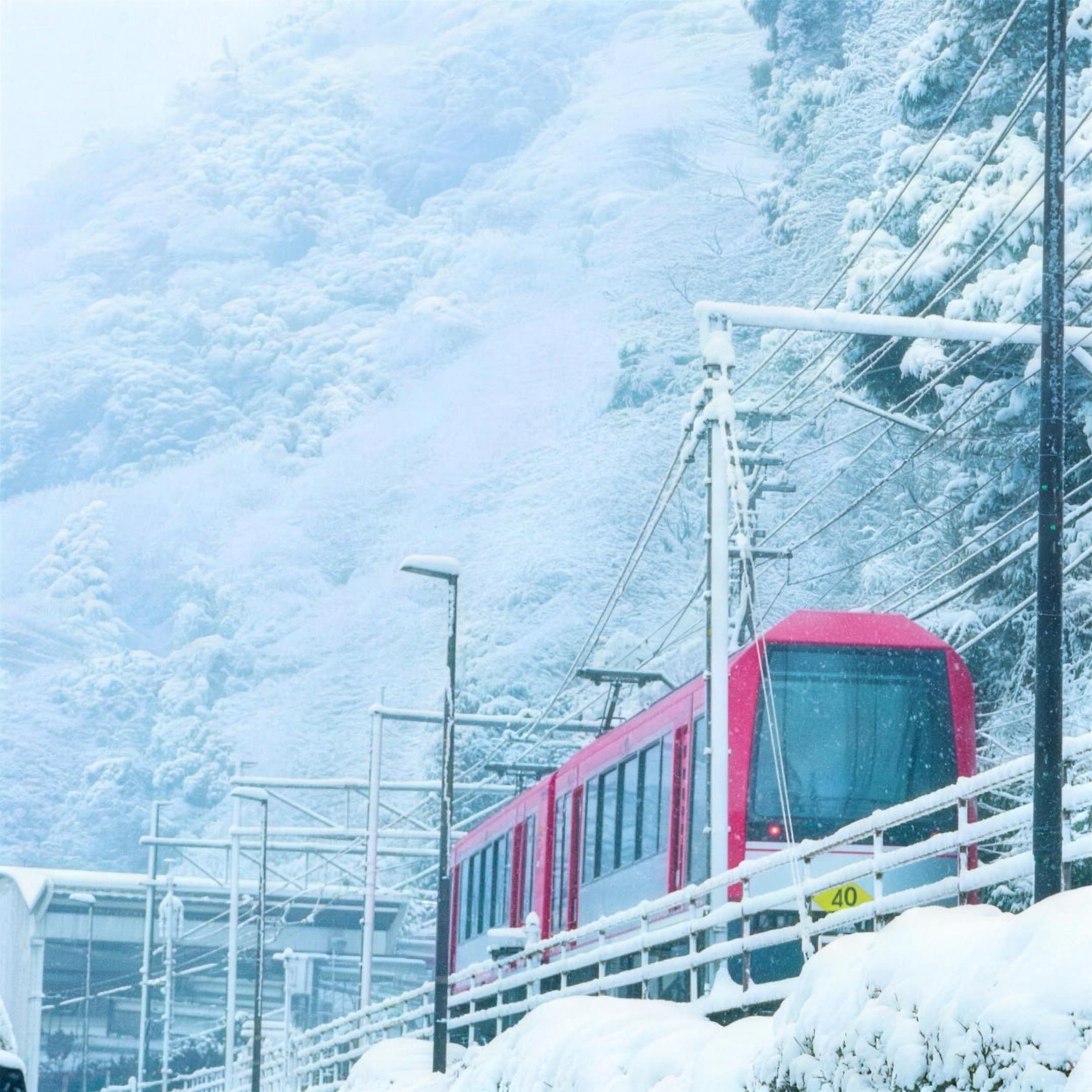 雪の登山電車